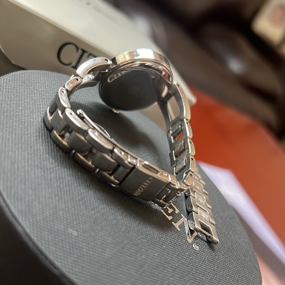 CITIZEN WATCHES SILVER LOOK VERY BEAUTIFUL AUTHENTIC - Picture 6 of 9